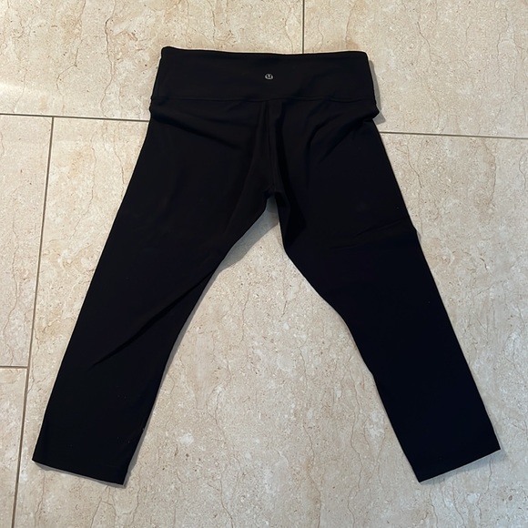 LuluLemon Capri Pants 🍋 - Picture 5 of 5